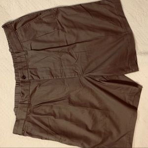 Outer Trim Mens Tan Pleated Shorts, Sz 42, side and back-buttoned pockets